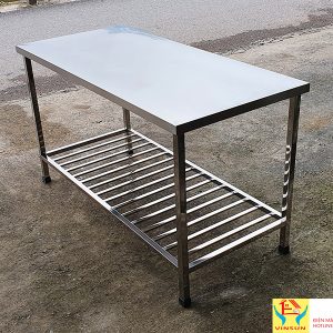 Bàn Soạn Đồ 1m5 Inox Lưng Cao Chống Bắn Nước Vinsun